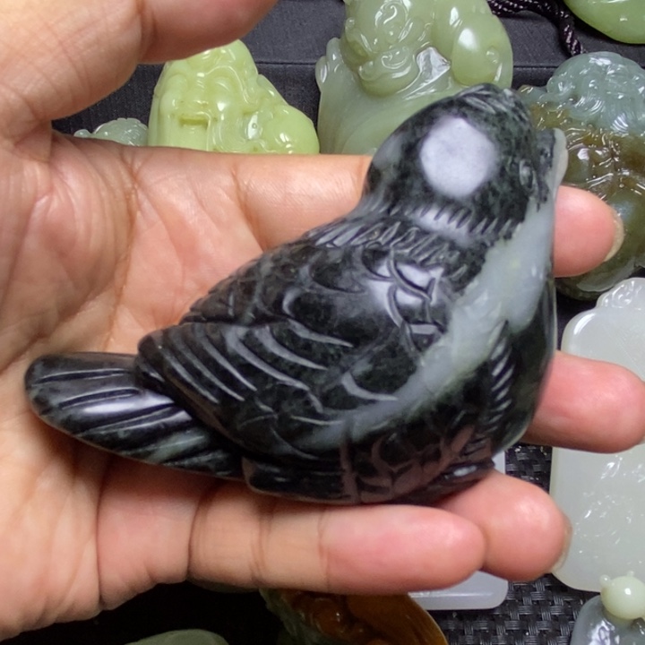 和田玉未镶嵌颈饰茶**光