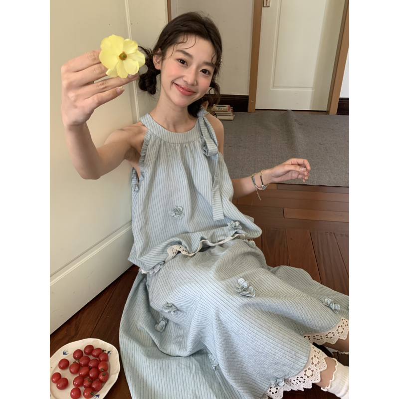 Jiang jam/姜姜姜酱立体花朵挂脖小衫半身裙条纹套装