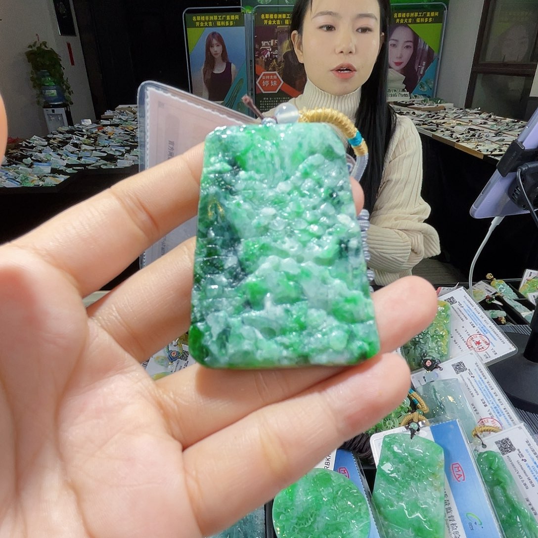 颈饰未镶嵌翡翠一