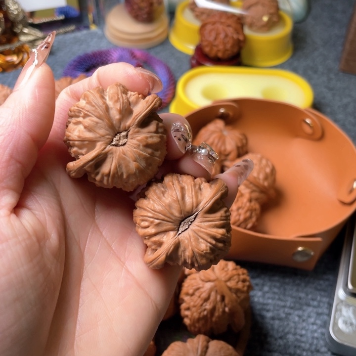 文玩核桃把件白狮子