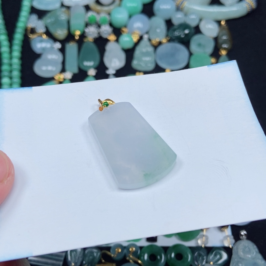 翡翠未镶嵌颈饰无氏牌