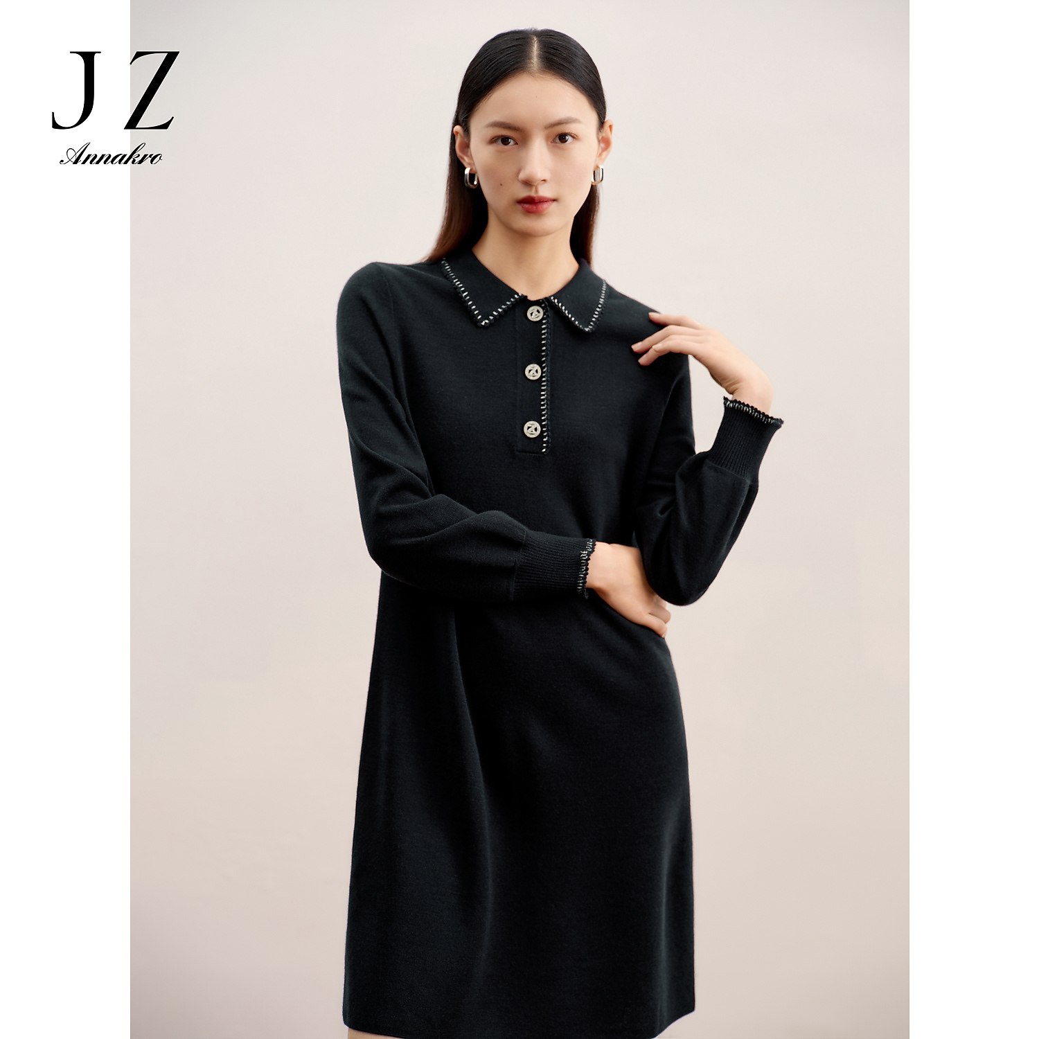 玖姿安娜蔻优雅淑女风镶边JTDD31444垂坠毛衫连衣裙女24冬季