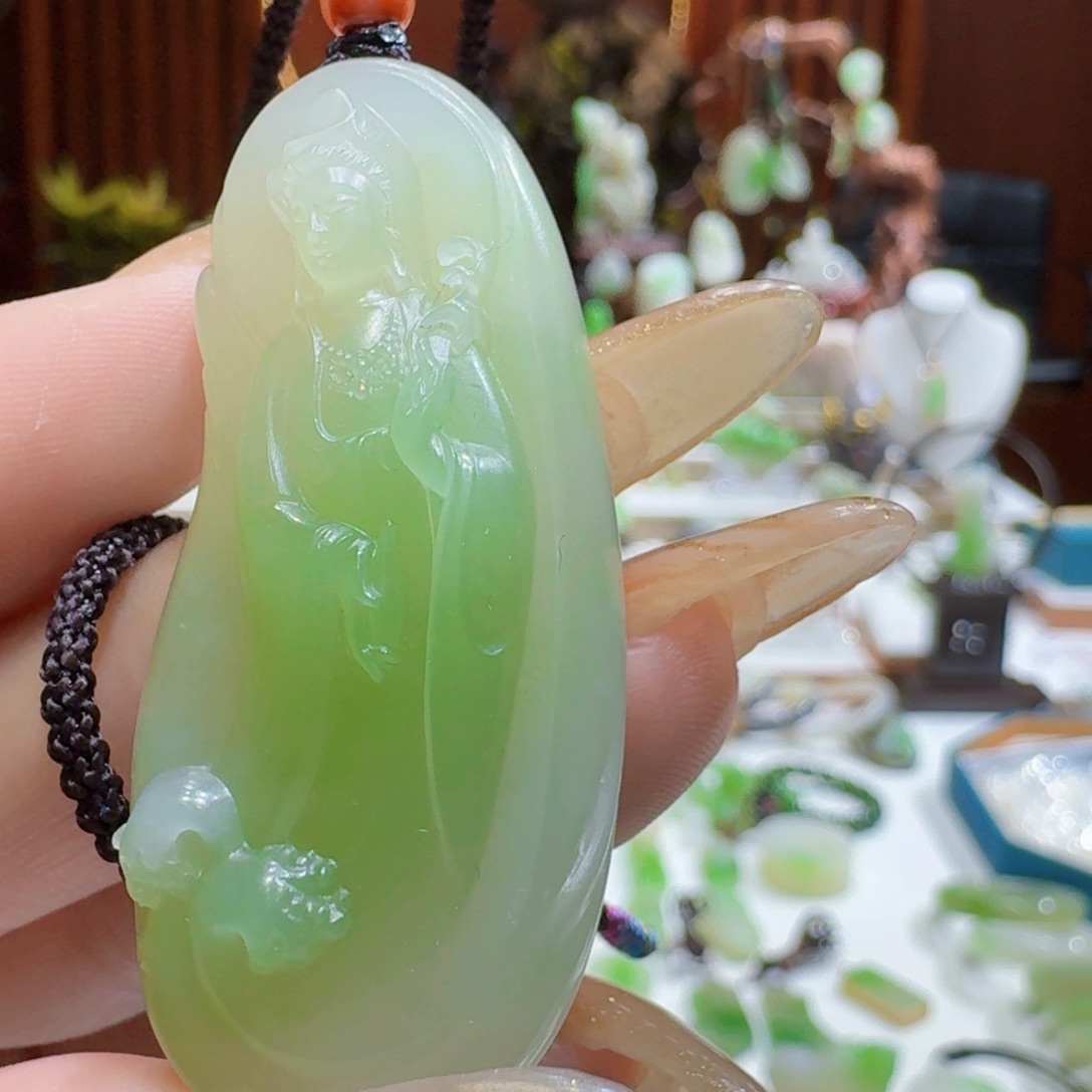 和田玉翠青冰底观音未镶嵌