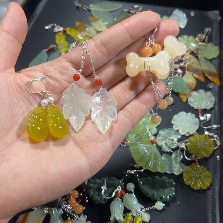 蛇纹石玉耳饰未镶嵌