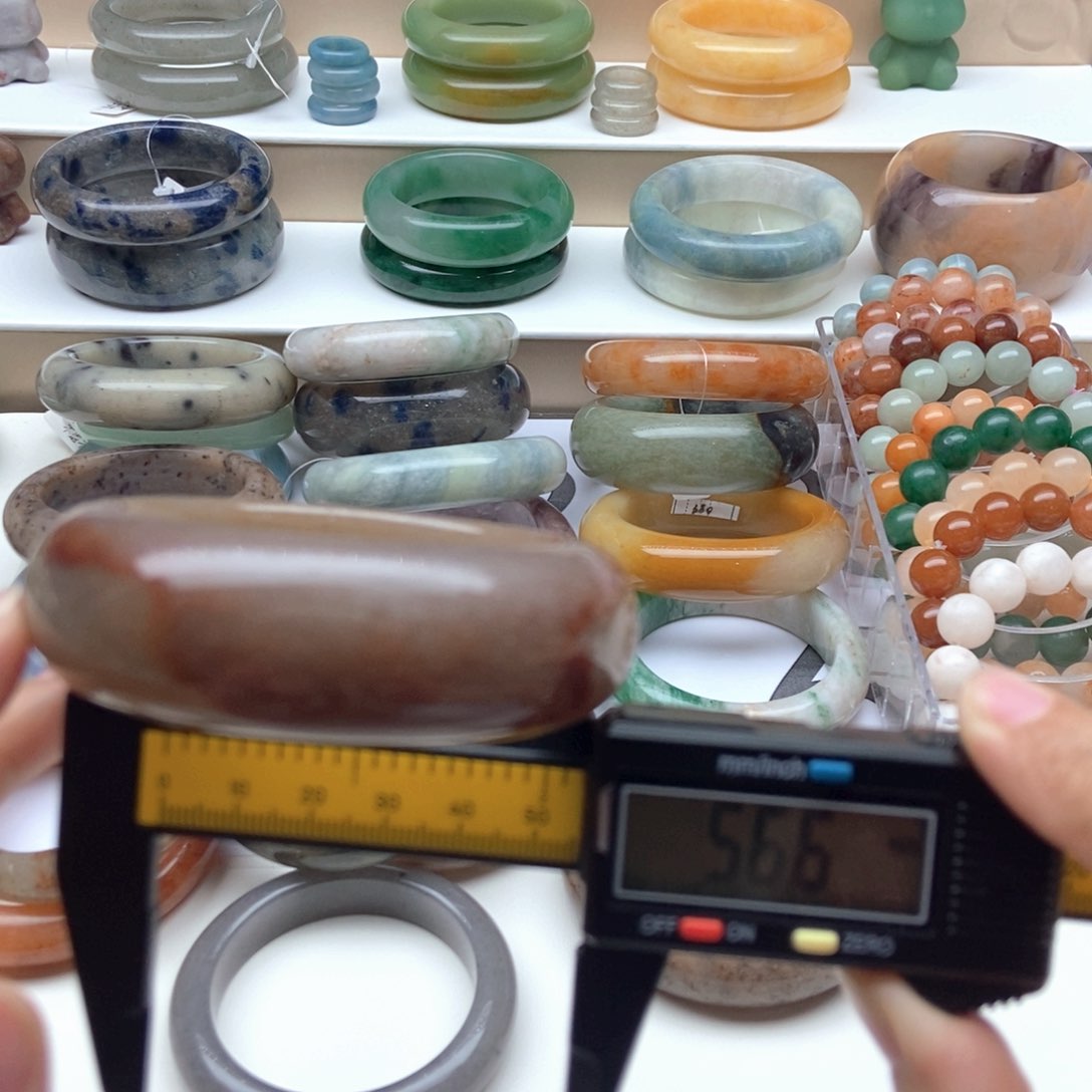 石英质玉手镯未镶嵌