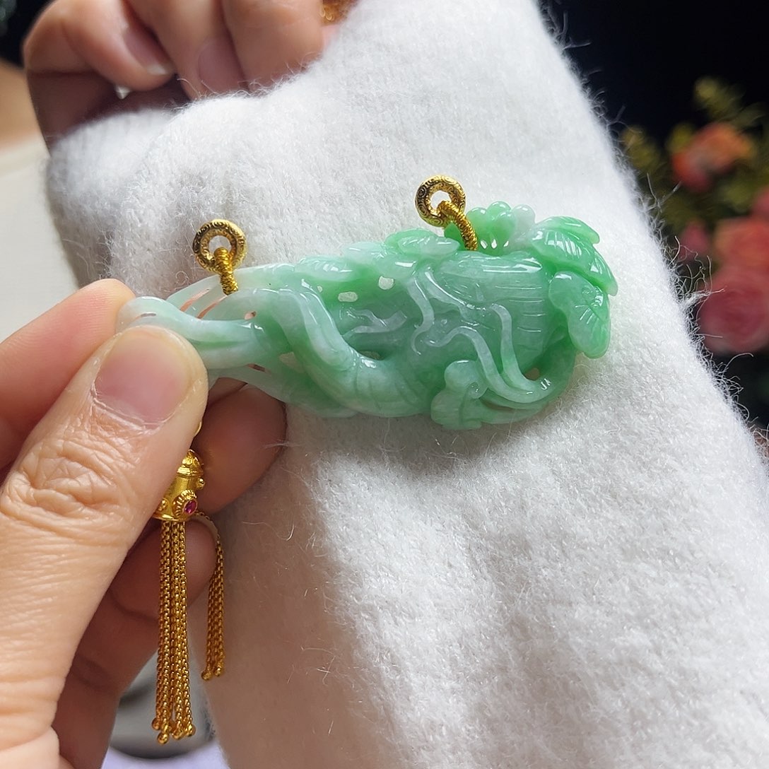 翡翠颈饰未镶嵌人生