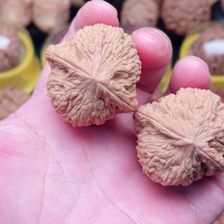 文玩核桃把件平谷绣球40×39×38