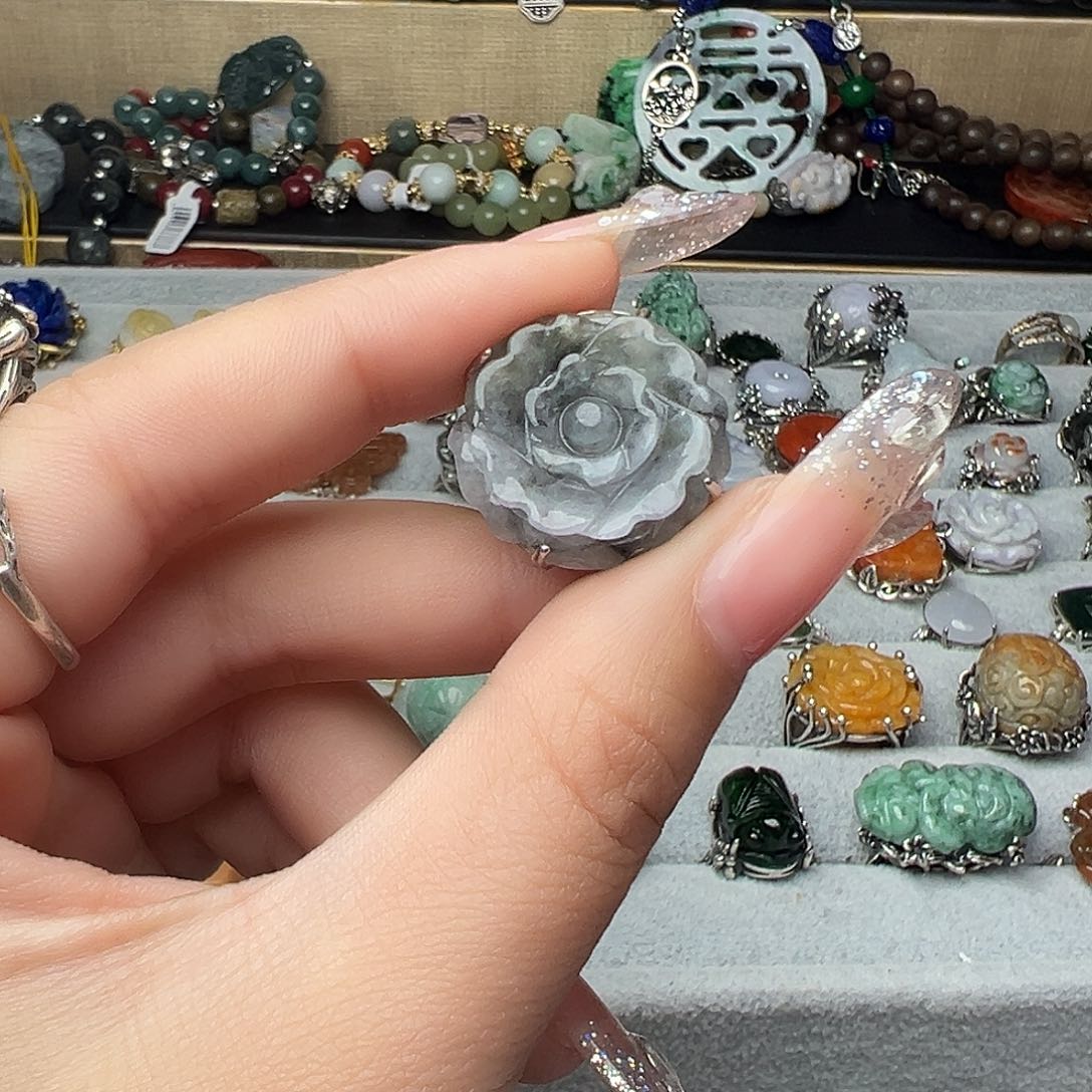 翡翠颈饰未镶嵌华****）吊坠