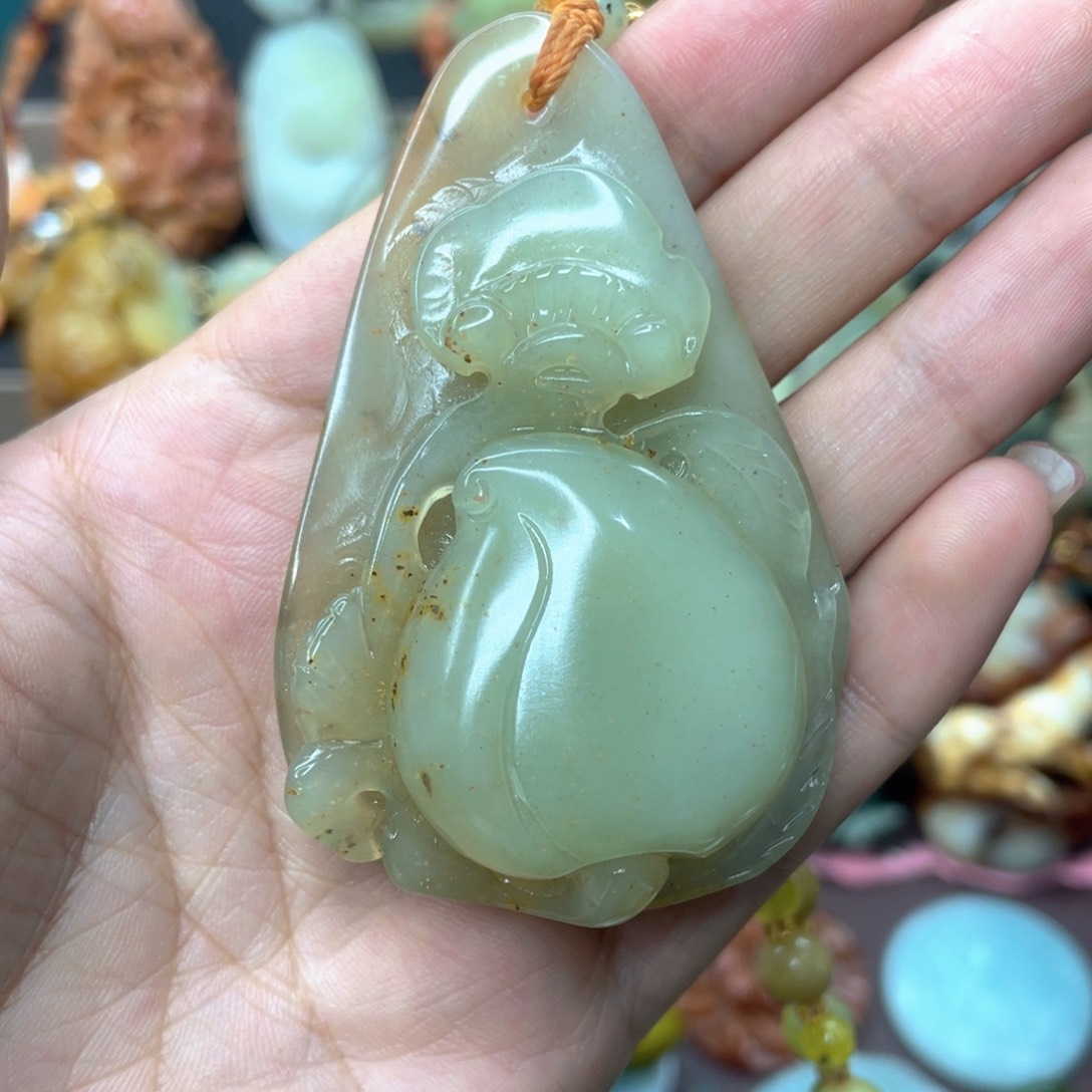 蛇纹石玉颈饰未镶嵌