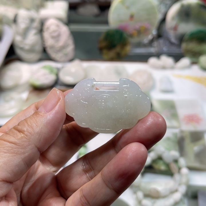 独山玉未镶嵌颈饰