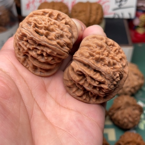 【闪购商品】文玩核桃吊坠40全品楼