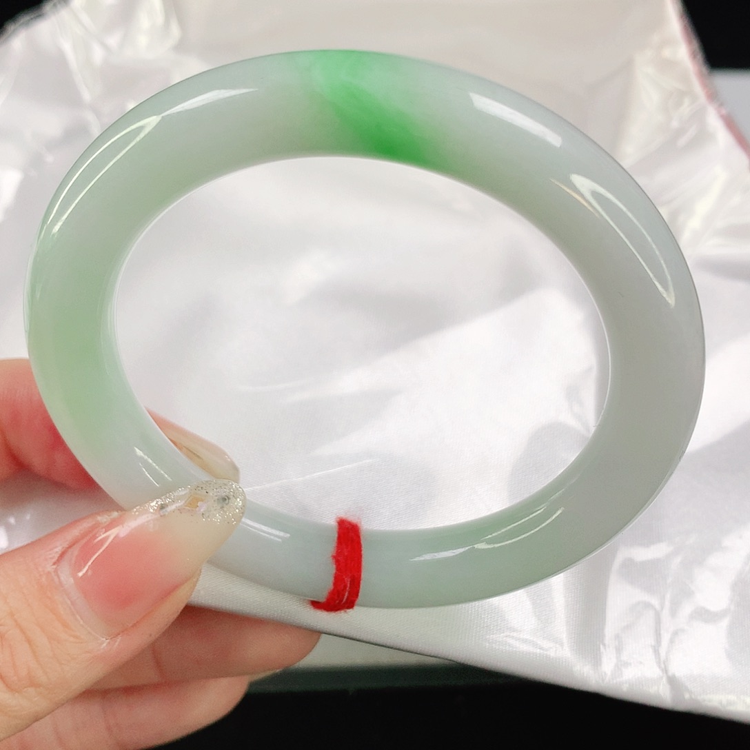 翡翠手镯未镶嵌54圈口