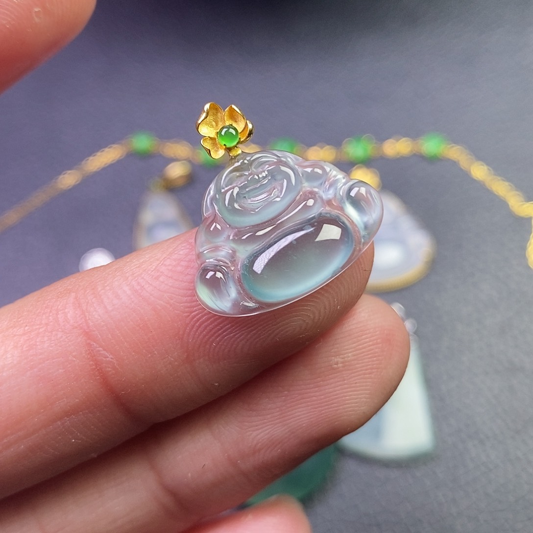 颈饰18K金镶嵌翡翠