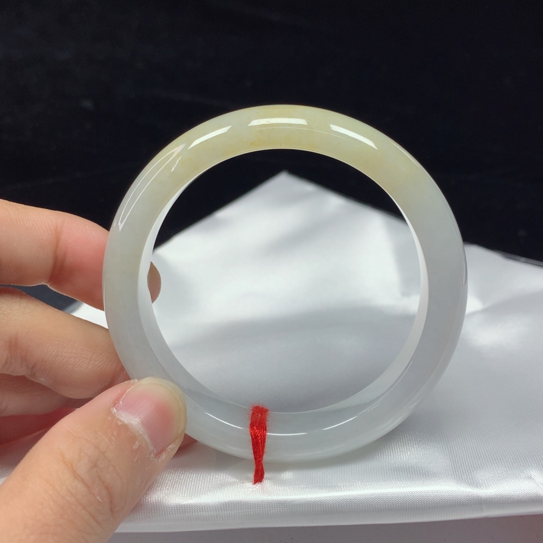 翡翠手镯（圆镯）未镶嵌53.7