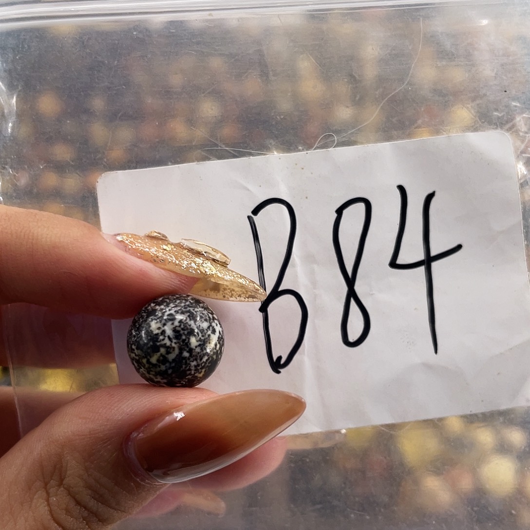 琥珀未镶嵌裸石12.2福利