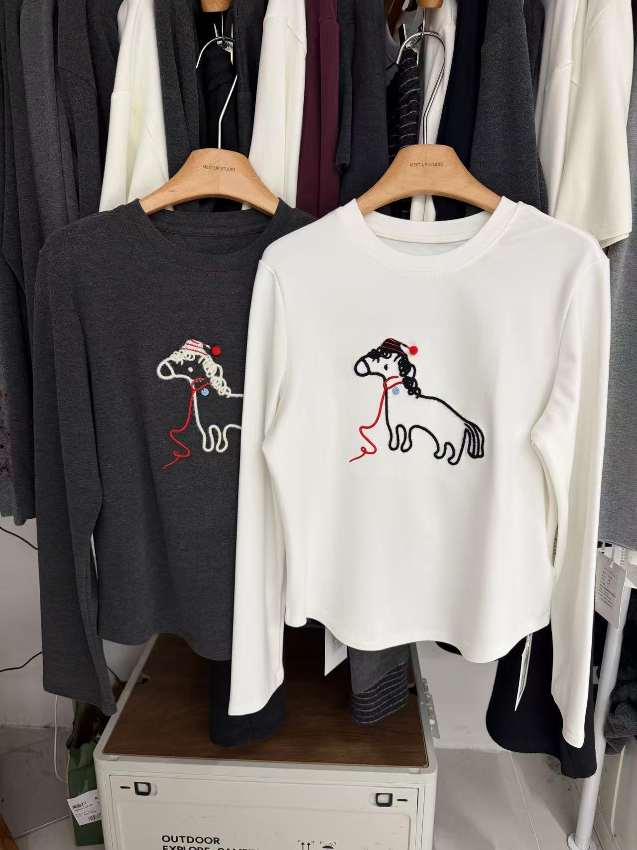 MEET冬季福利-51073#韩系简约植绒小马通勤长袖