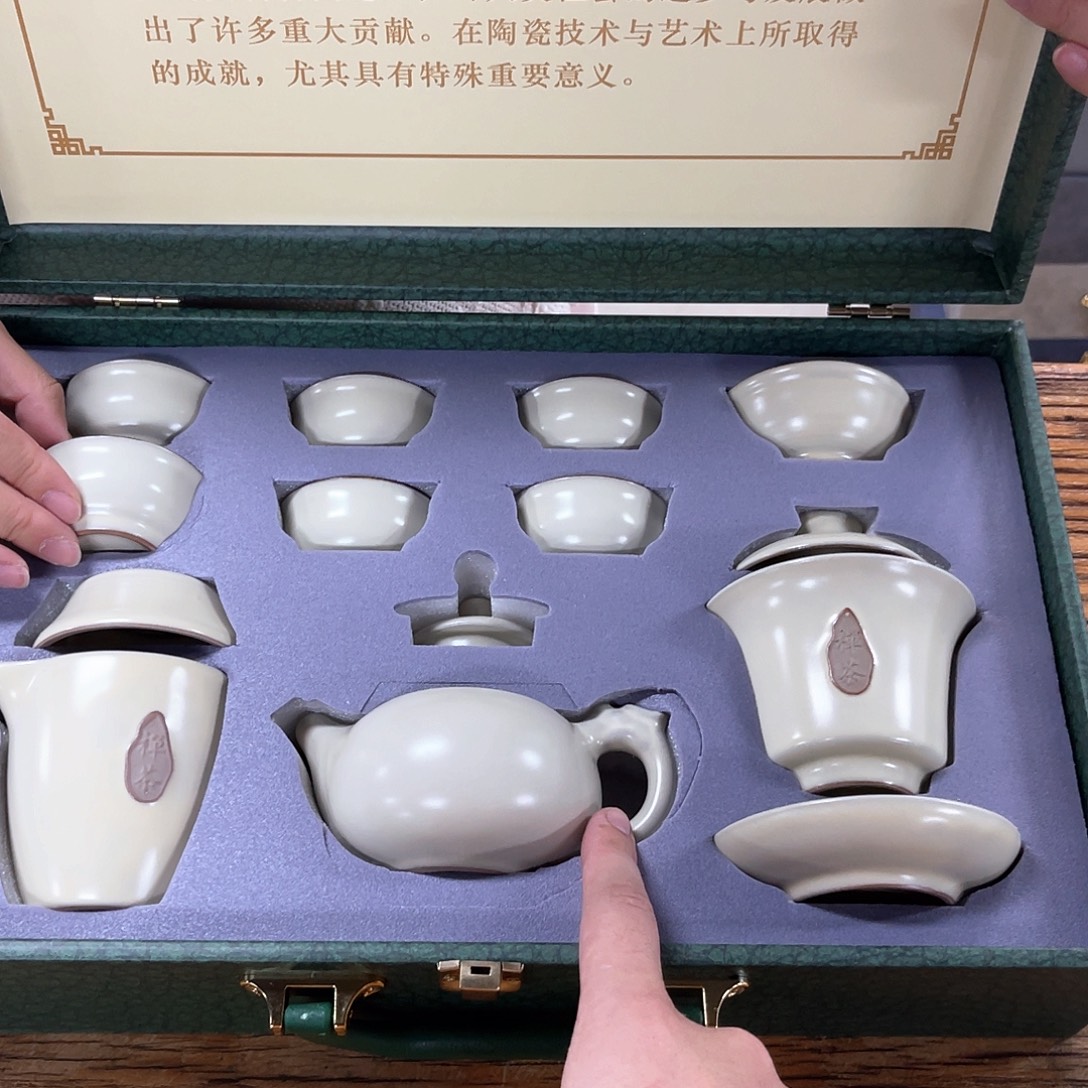 孤品茶具套装等。            