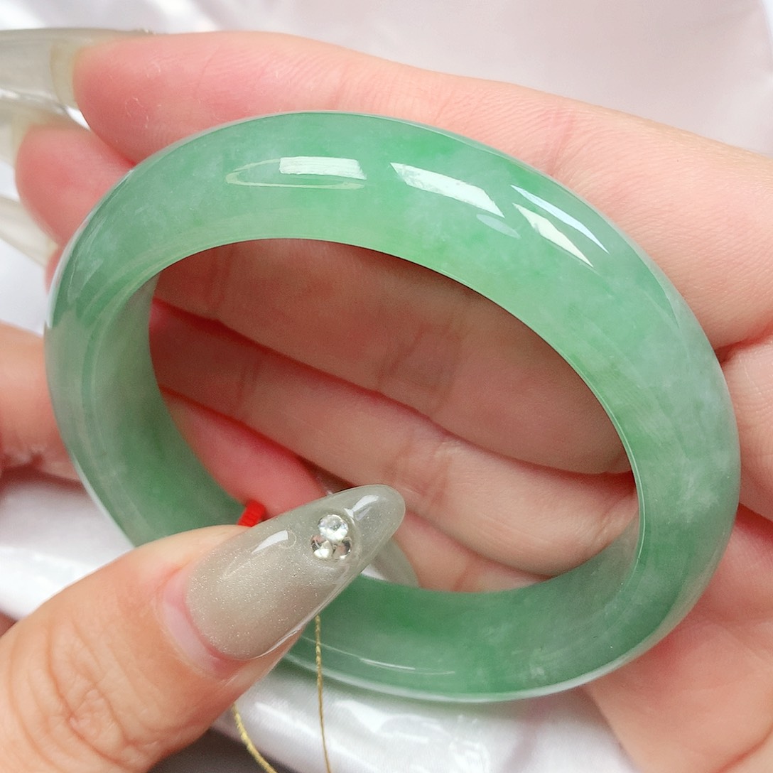 翡翠手镯未镶嵌抖音797