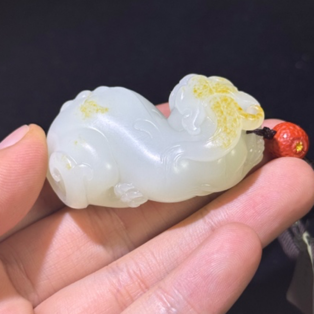 籽料和田玉洒金皮羊脂白貔貅手把件文玩招财瑞兽黄杨洪大师雕刻