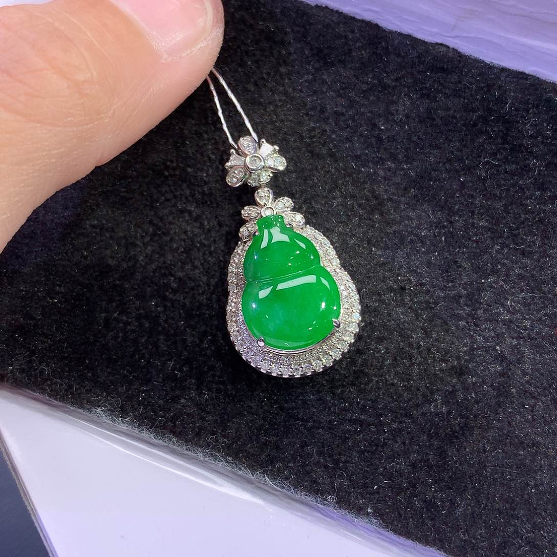 翡翠18K金镶嵌吊坠(赠链)