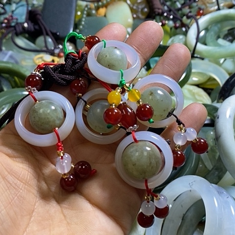 岫玉手机挂件未镶嵌多样性发货