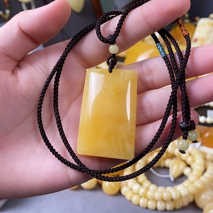 琥珀未镶嵌裸石无事牌