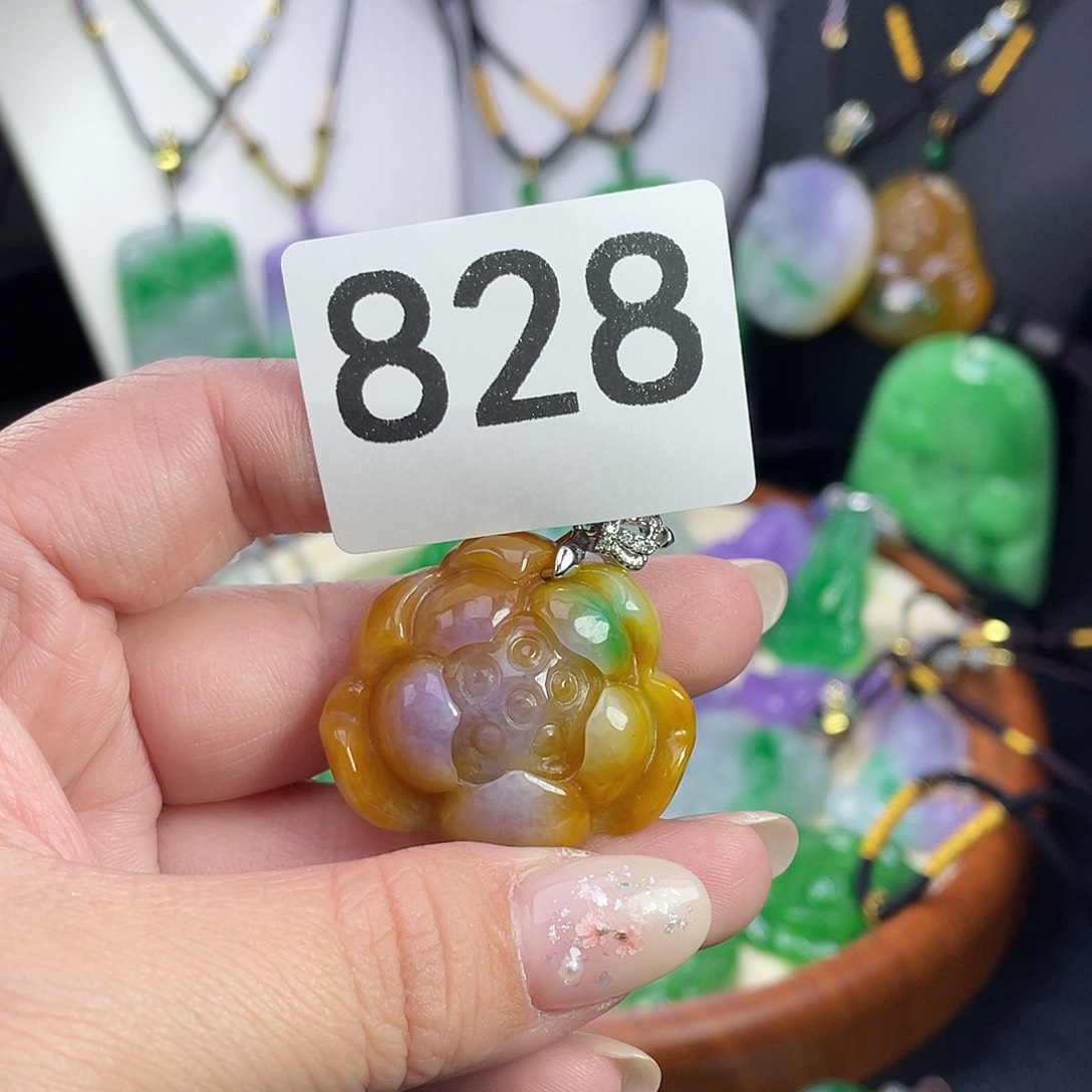 翡翠未镶嵌吊坠(赠链)