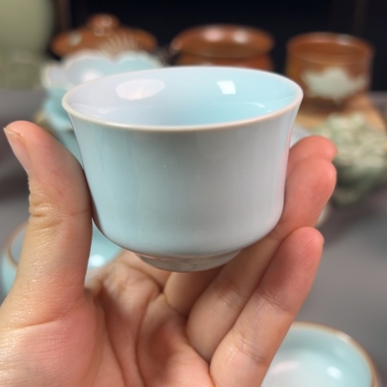 摆件K***e到手两只，不带礼盒