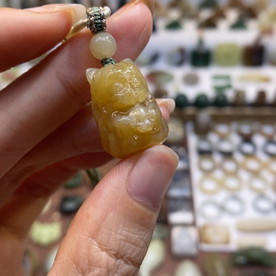 金****和田玉未镶嵌颈饰