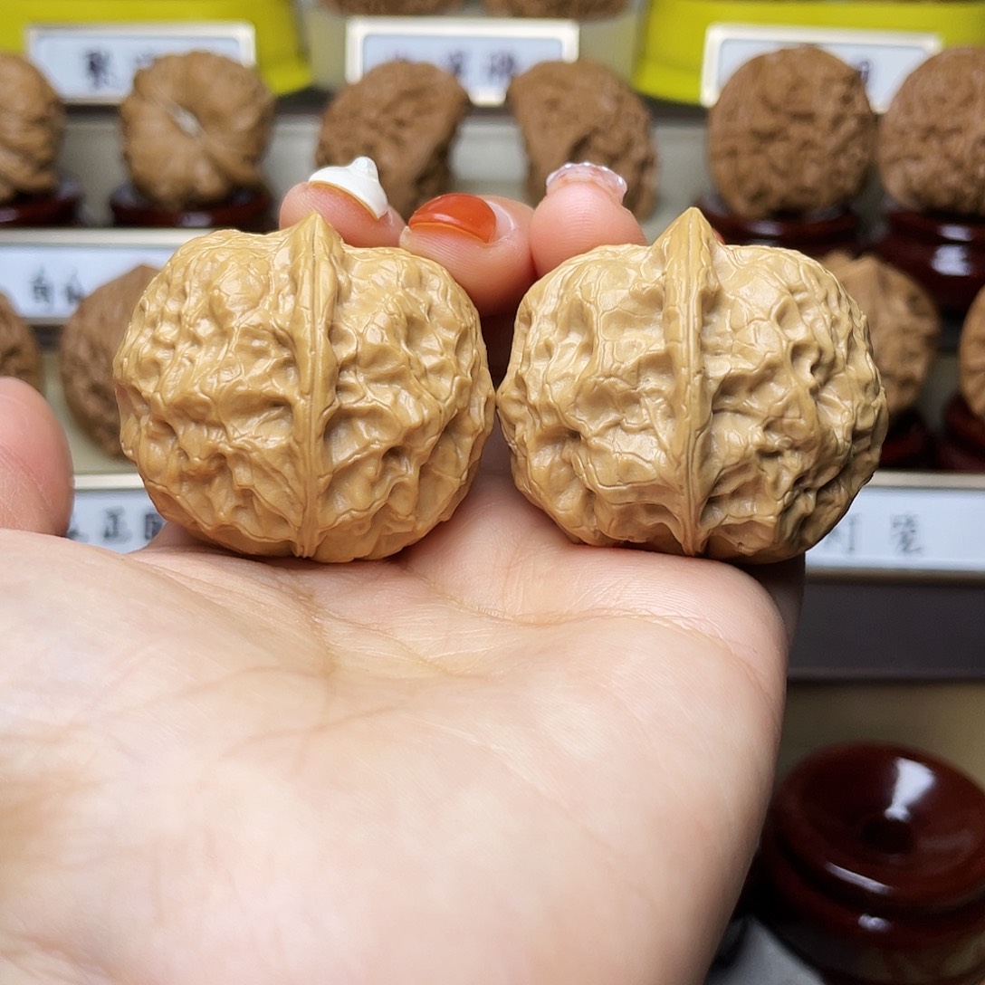 把件文玩核桃卧龙元宝40左右