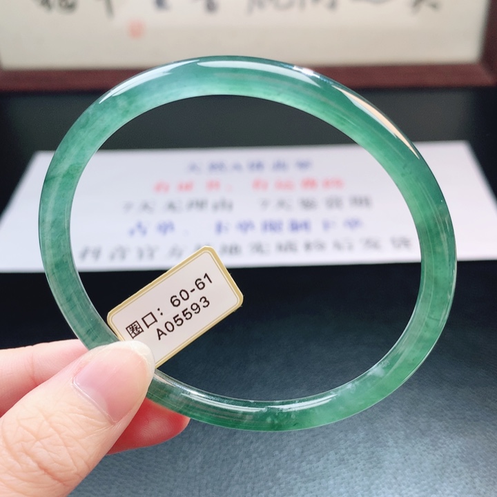 翡翠未镶嵌手镯翡翠手镯99