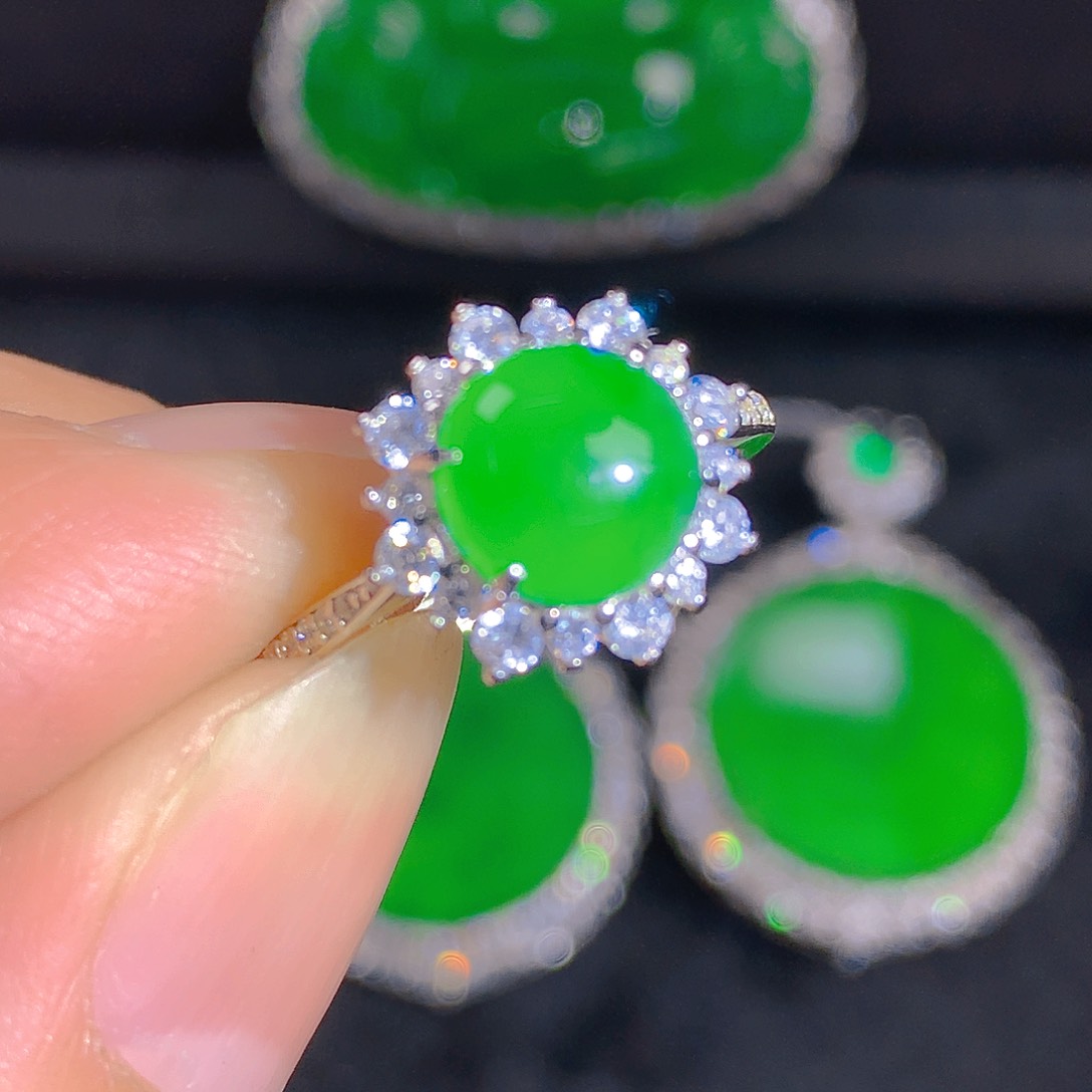 翡翠颈饰银S925镶嵌戒指