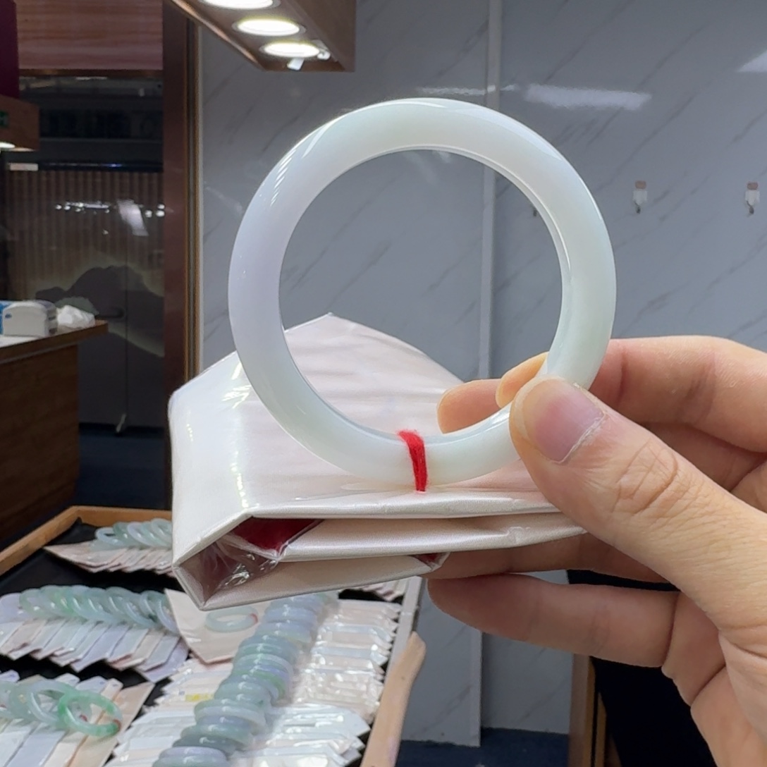 翡翠未镶嵌手镯翡翠