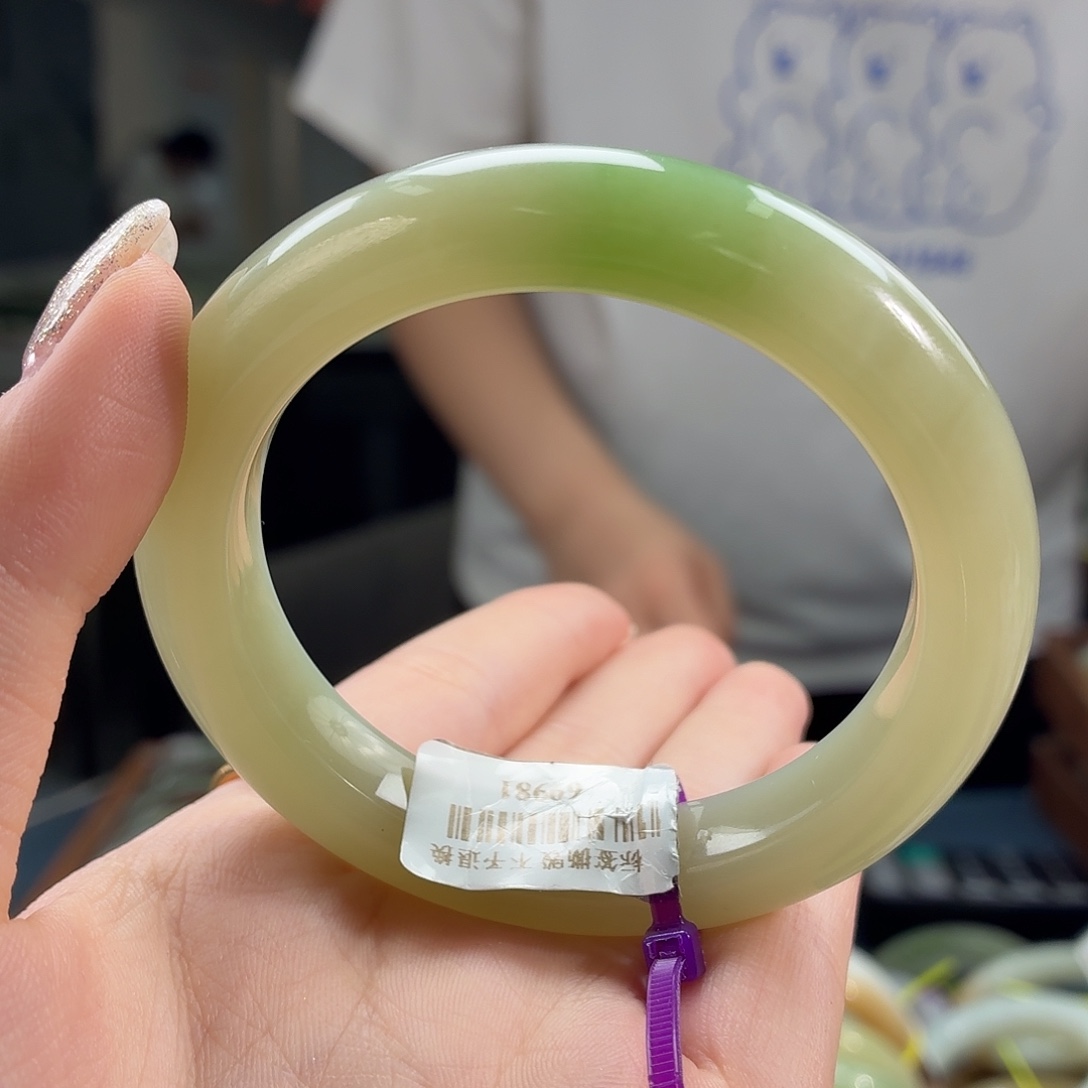 未镶嵌手镯和田玉5556