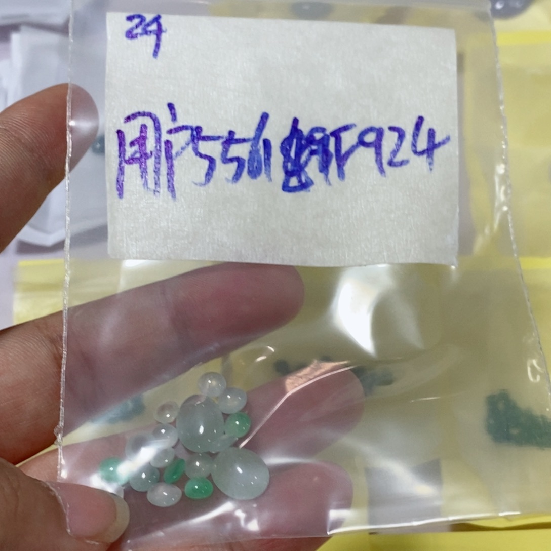 山***姗未镶嵌定制翡翠不
