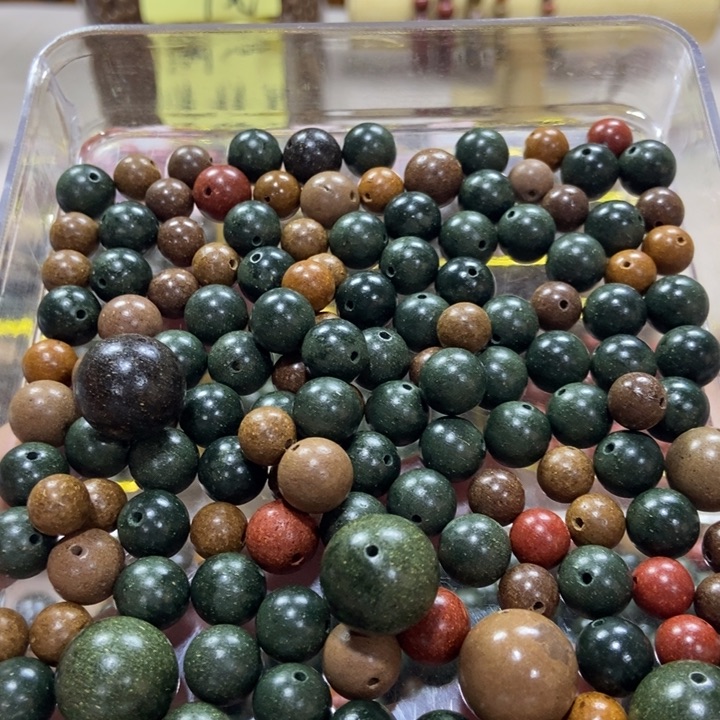 泥塑混合珠大小不一微瑕