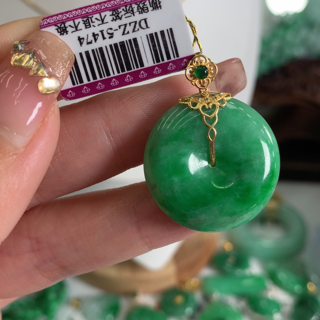 翡翠吊坠(不含链)18K金镶嵌