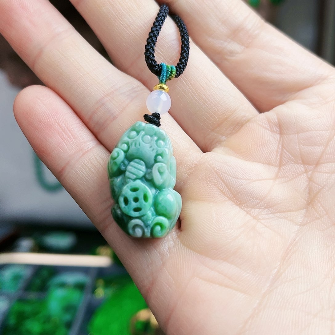 翡翠颈饰未镶嵌吊坠