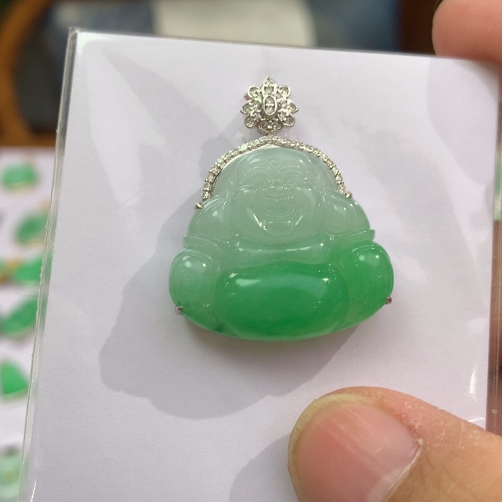 翡翠颈饰18K金镶嵌翡翠