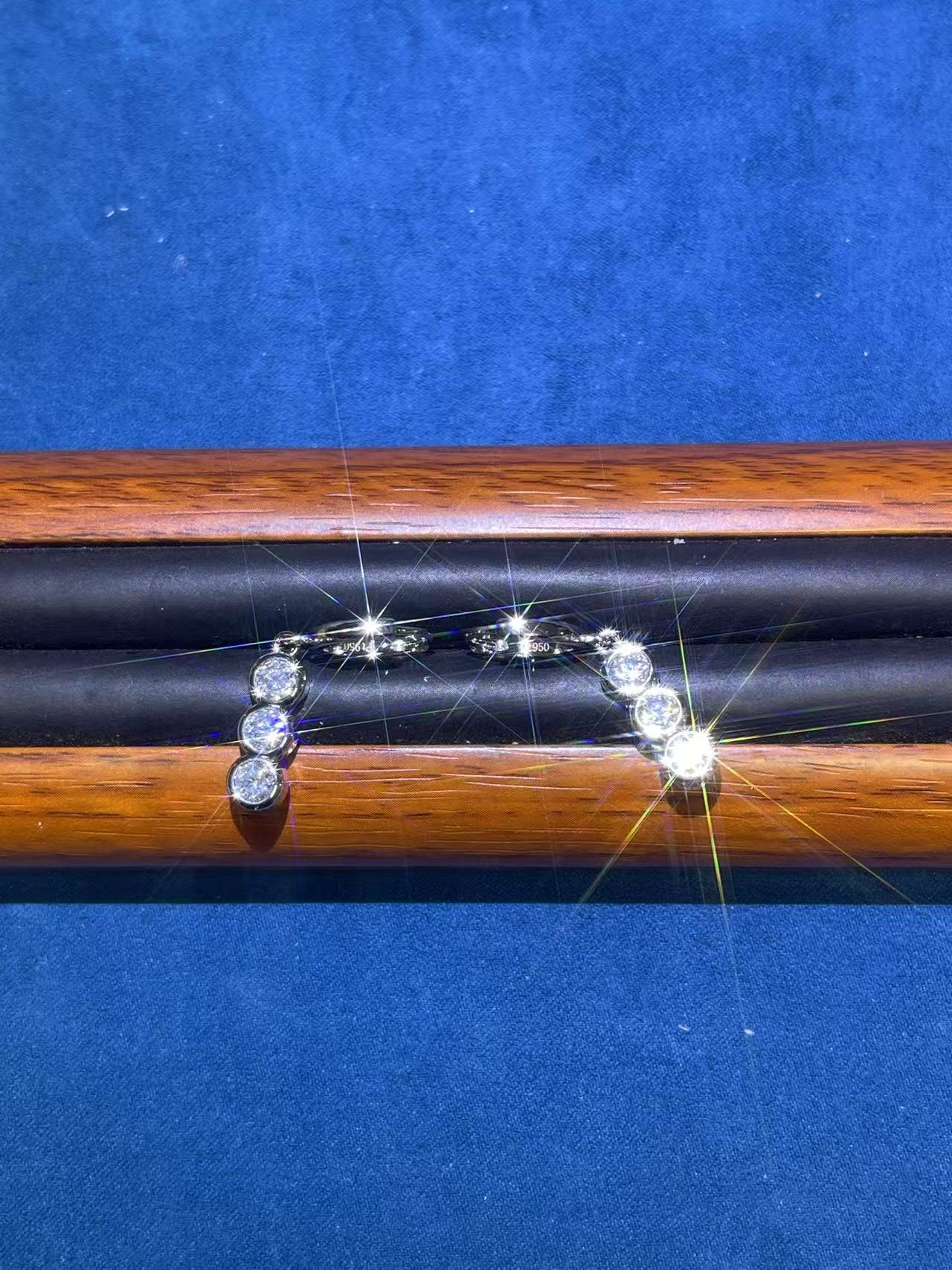 a1507白色气泡耳扣多样性发货