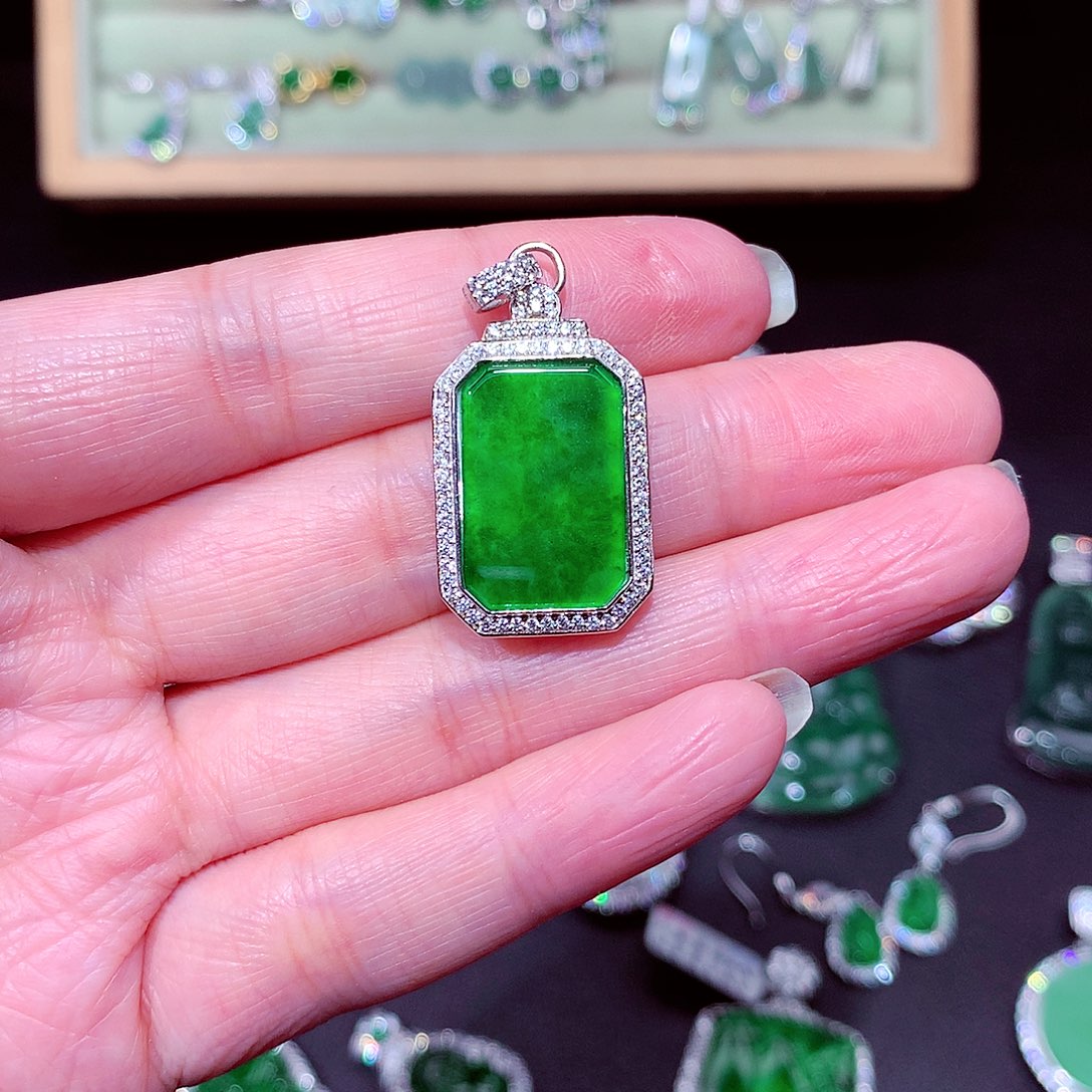 【闪购商品】翡翠吊坠(不含链)未镶嵌