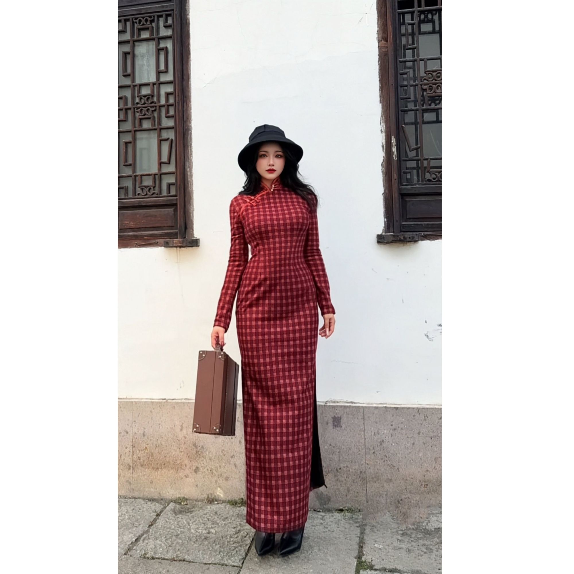 四月芳菲【车站】原创自制秋冬红色格子天丝绒加绒半开襟复古旗袍