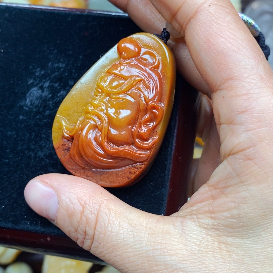 石英质玉未镶嵌颈饰