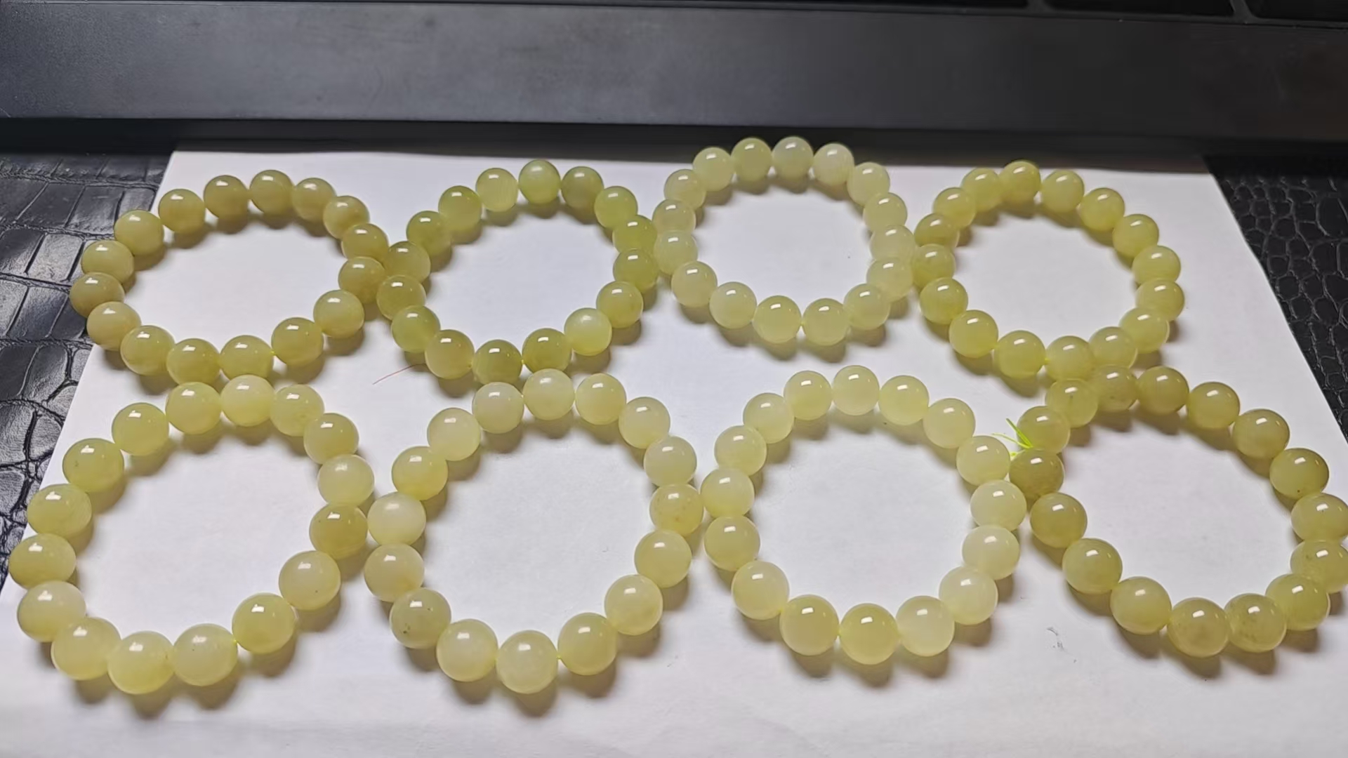 和田玉手串11.7mm左右多样性发其一C-116