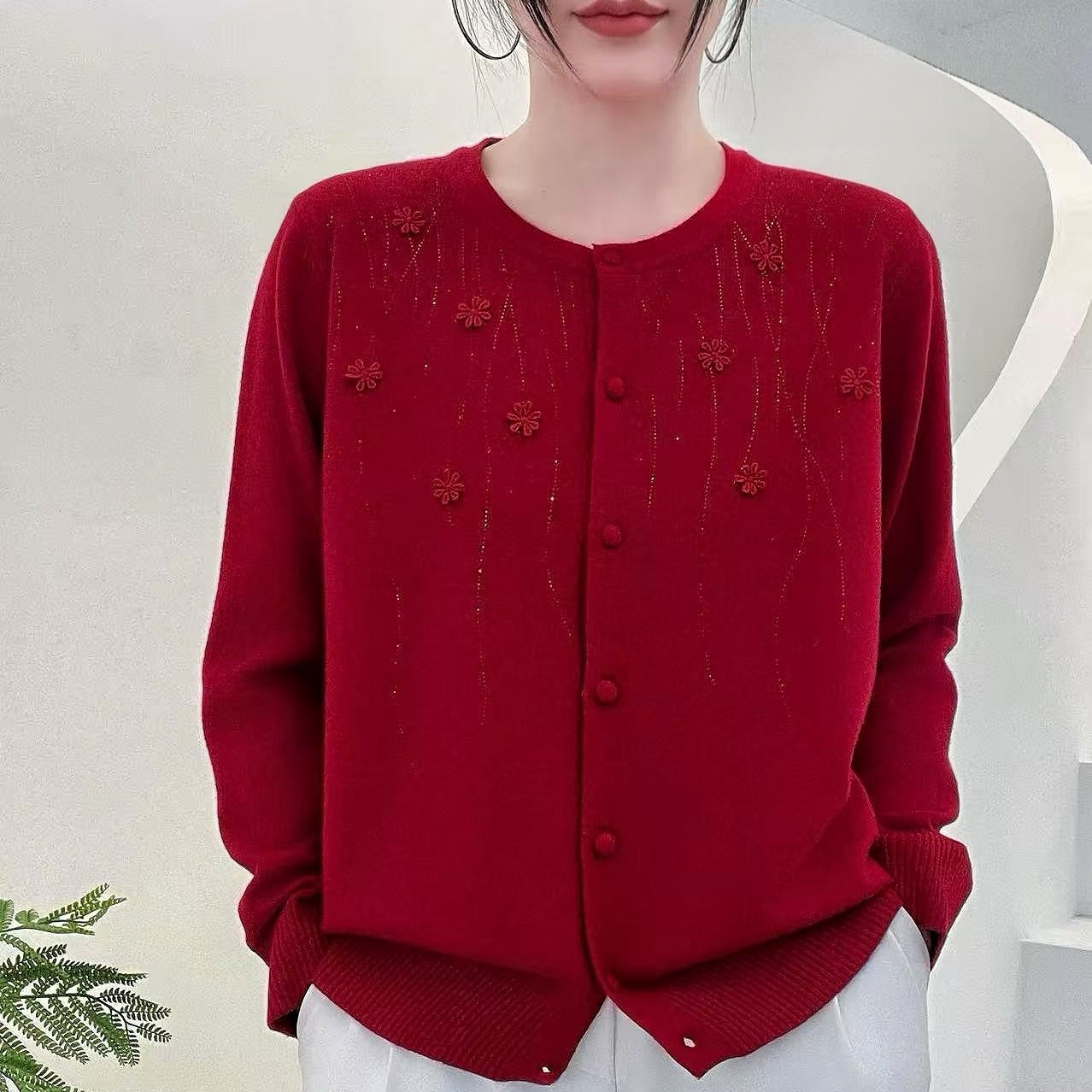 25年秋季新品妈妈装秋冬刺绣装饰宽松针织真开衫洋气绣花时尚外套