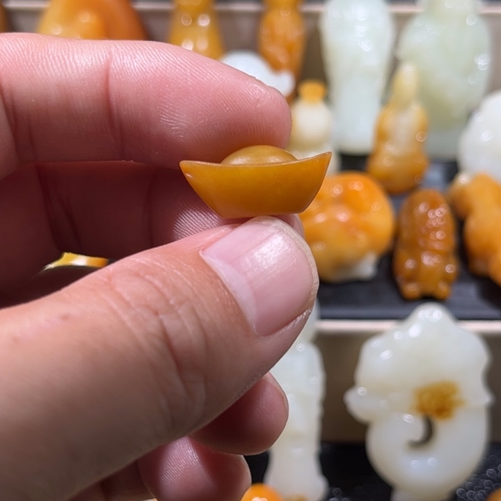 我***懂和田玉未镶嵌颈饰