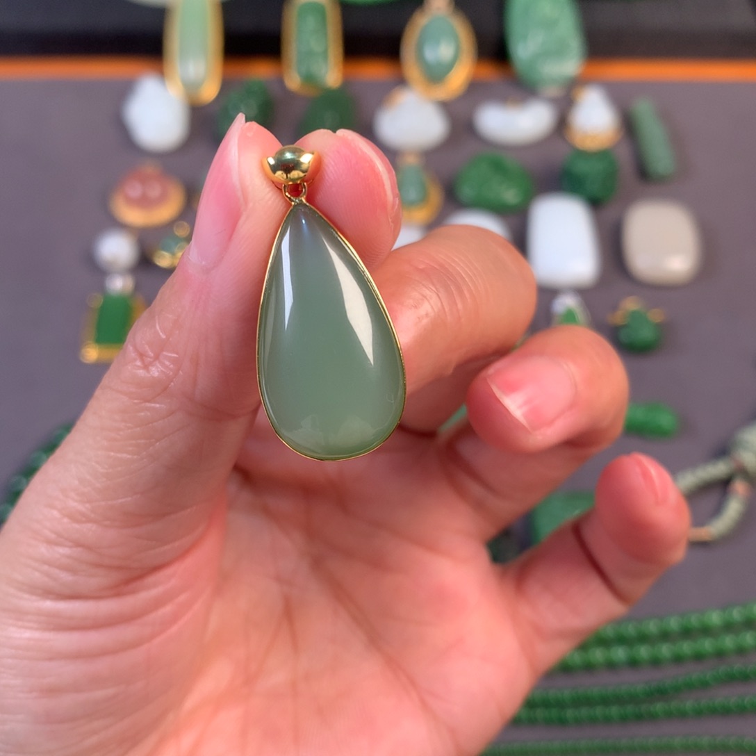 和田玉颈饰18K金镶嵌