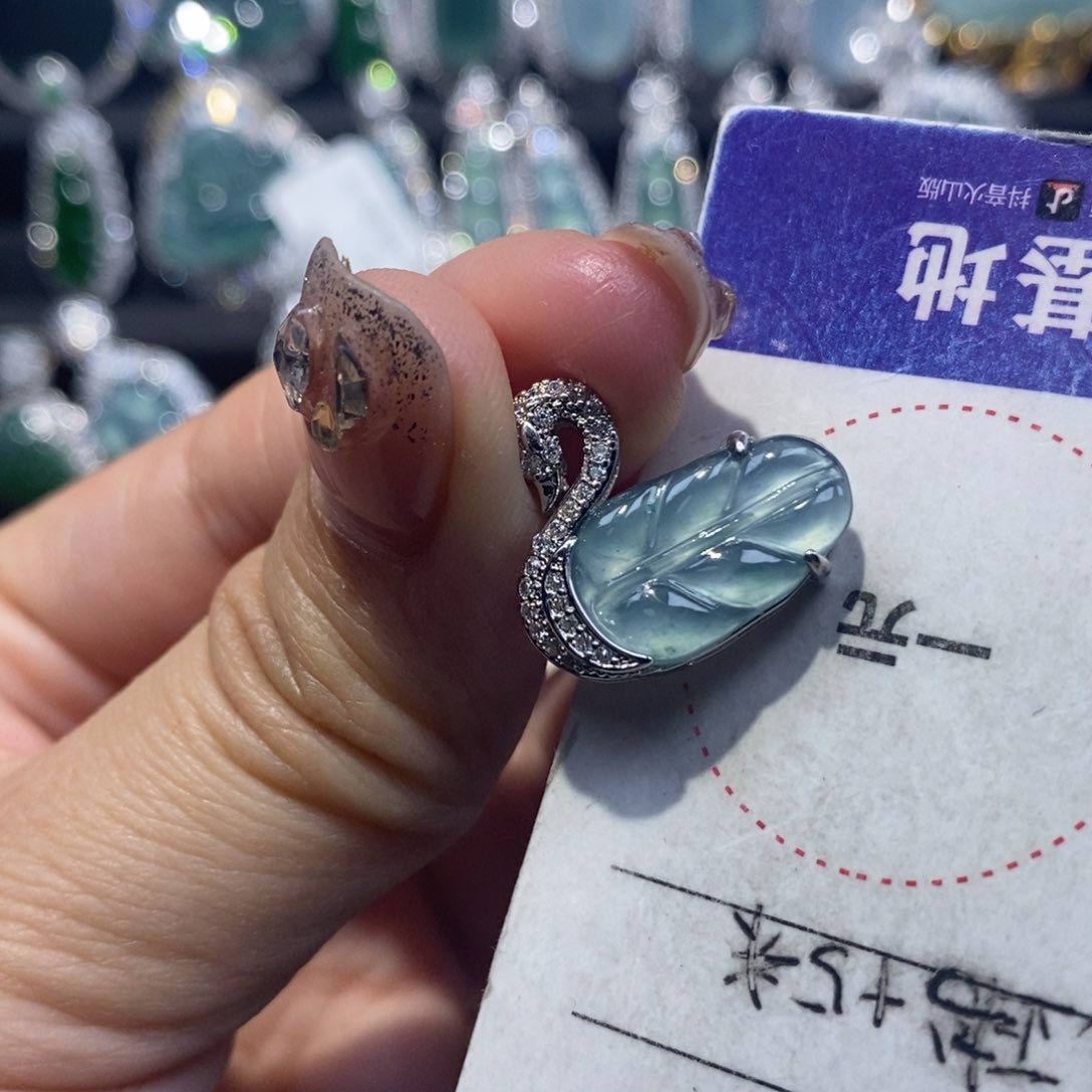 翡翠颈饰未镶嵌翡翠