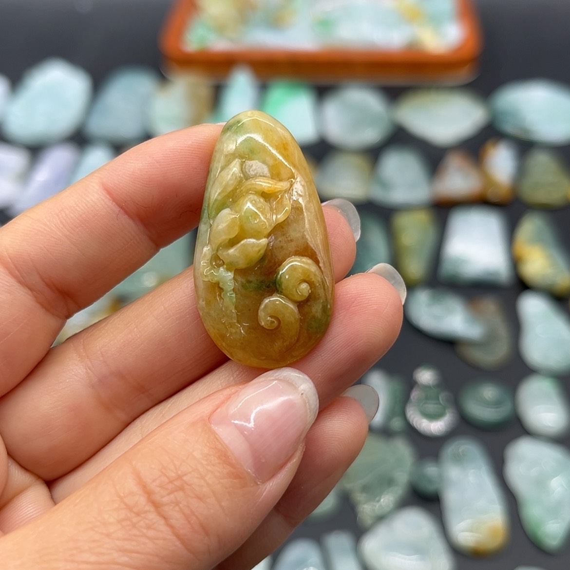 【闪购商品】翡翠颈饰未镶嵌荷叶