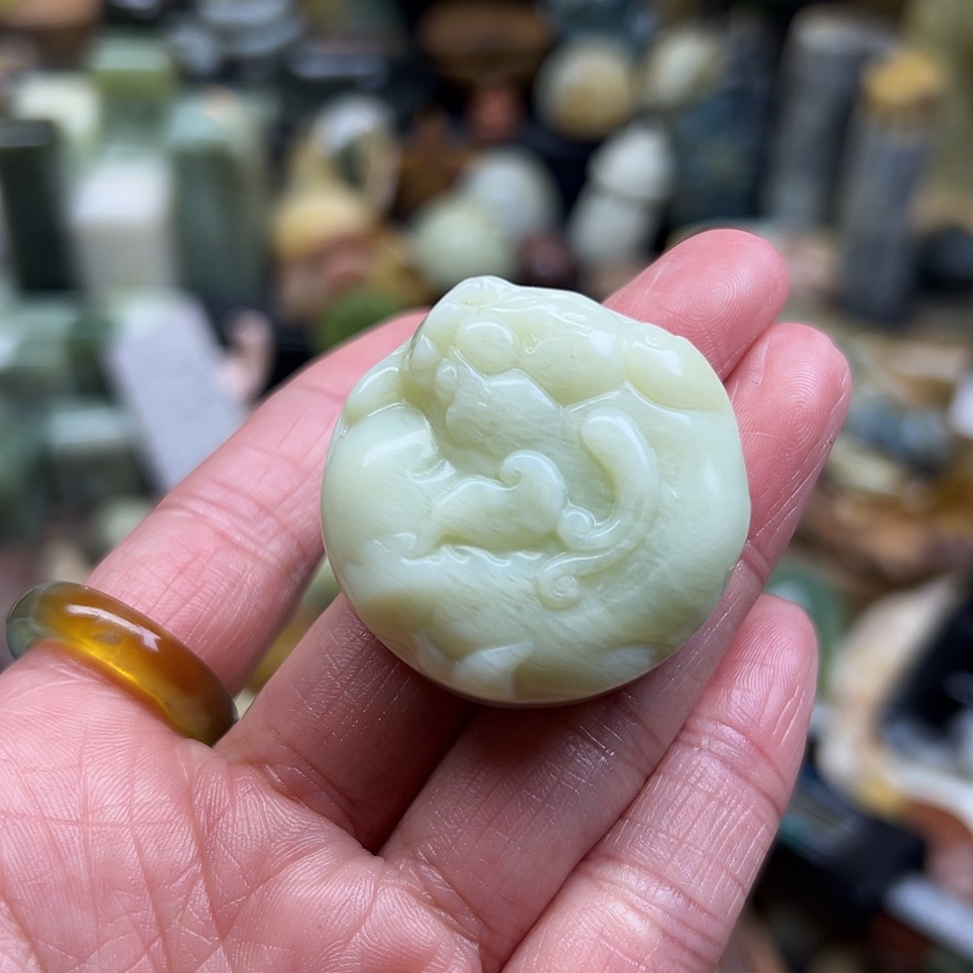 幸****岫玉未镶嵌颈饰辽阳料貔貅